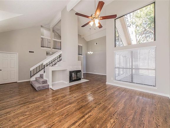 4th image of 2209 McDowell Dr