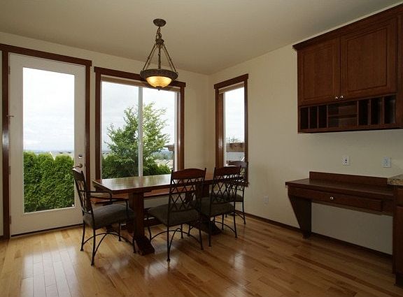 4th image of 2471 34th Ave NE