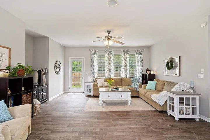 401 Peoria Blvd — Photo 7