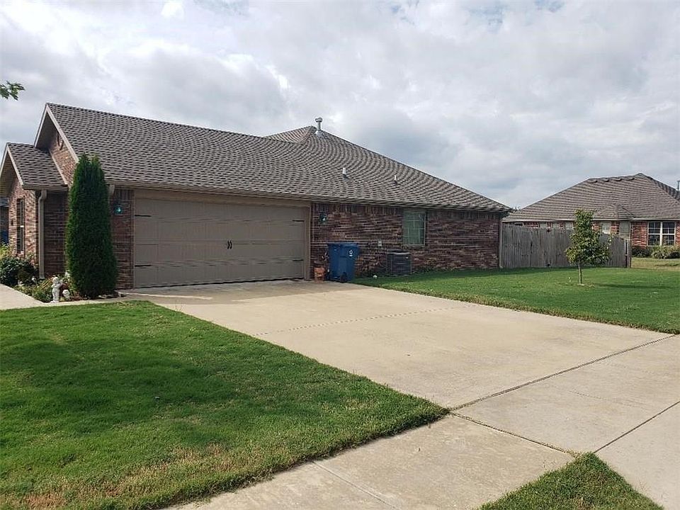 2nd image of 500 Blair Cir