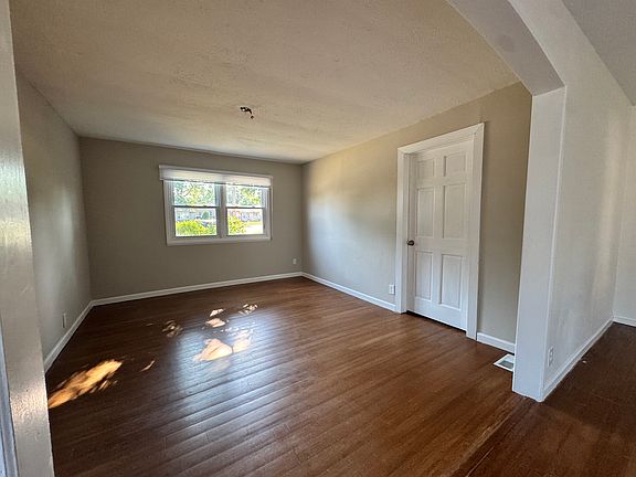 5th image of 201 Ridgewood Dr
