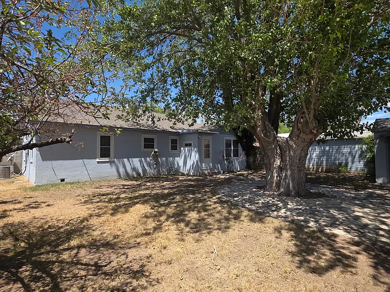 917 S 6th St — Photo 14