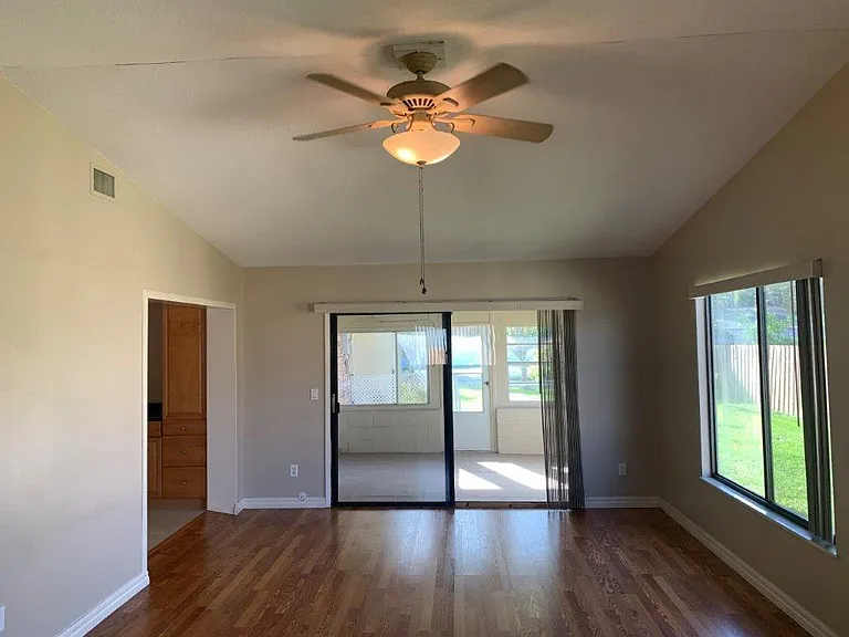 700 Green Rd — Photo 3
