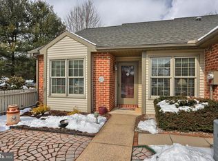 33 Cambridge Dr, Hershey, PA 17033