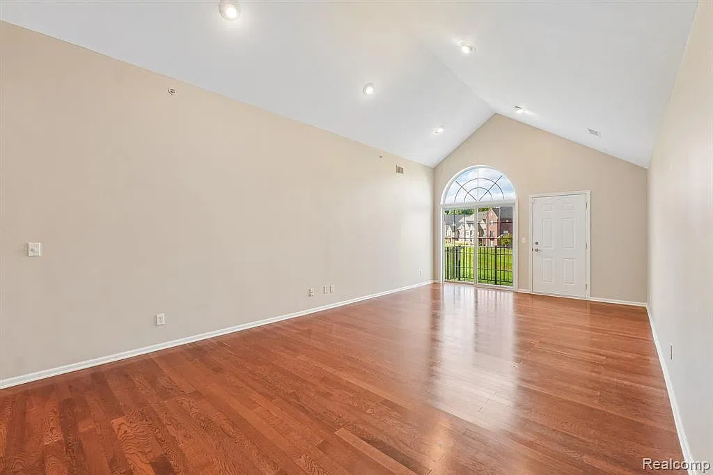 2 bed, 2.0 bath, 1629 sqft, $1,800 — Photo 2