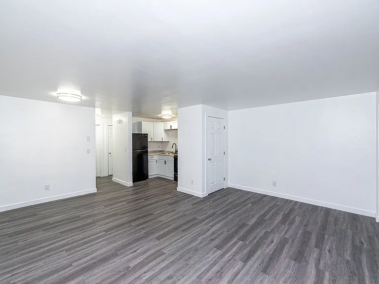 469 Olden Ave — Photo 28