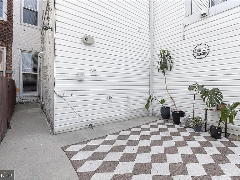 1824 S Charles St — Photo 26