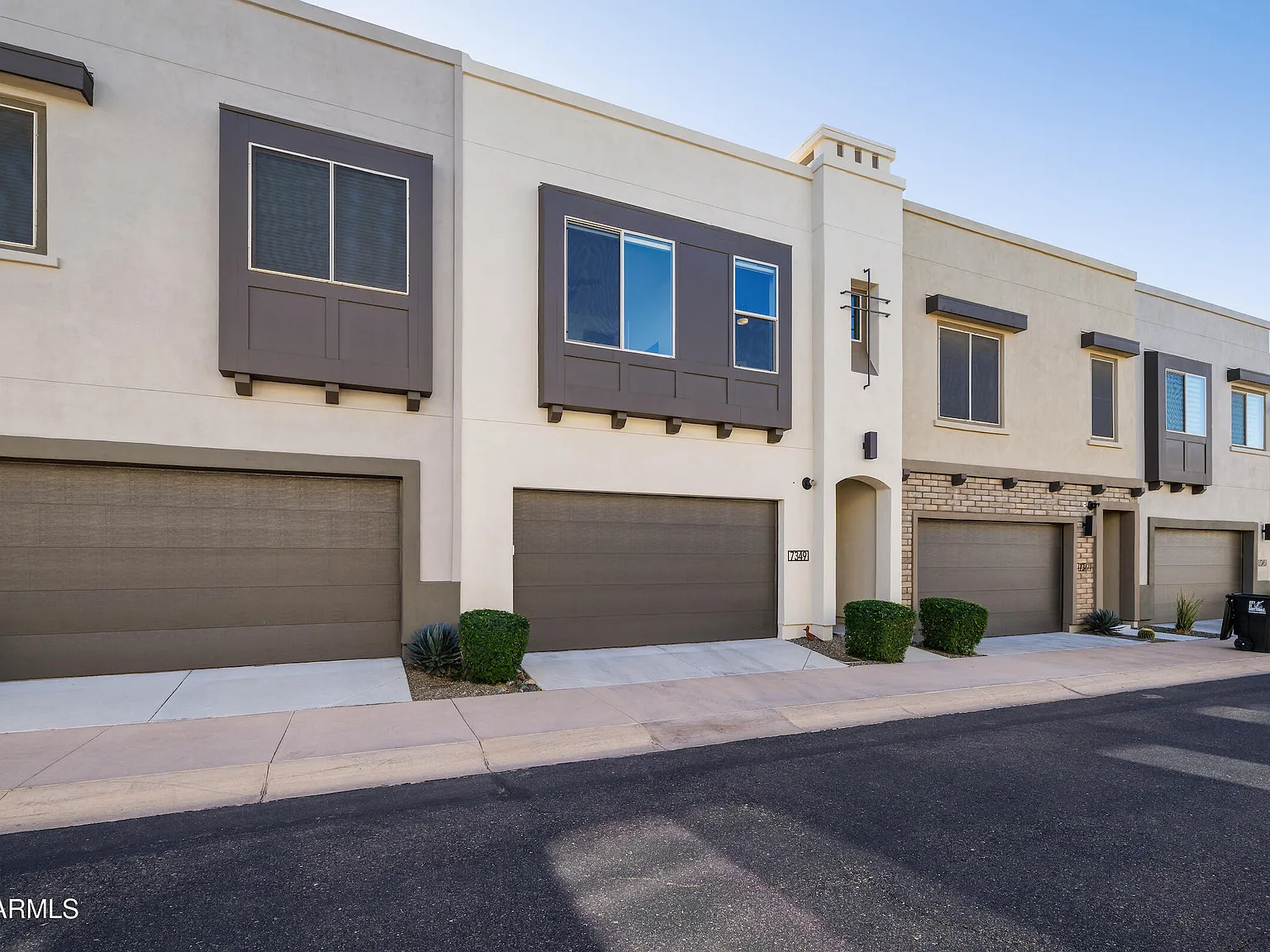3 bed, 2.5 bath, 2378 sqft, $4,500 — Photo 2