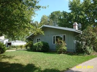 8 Hunters Path, Lake In The Hills, IL 60156