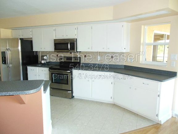 4th image of 105 SE 23rd Ave
