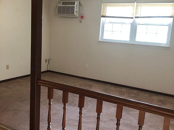 3rd image of 115 Fox Hill Ln APT A3
