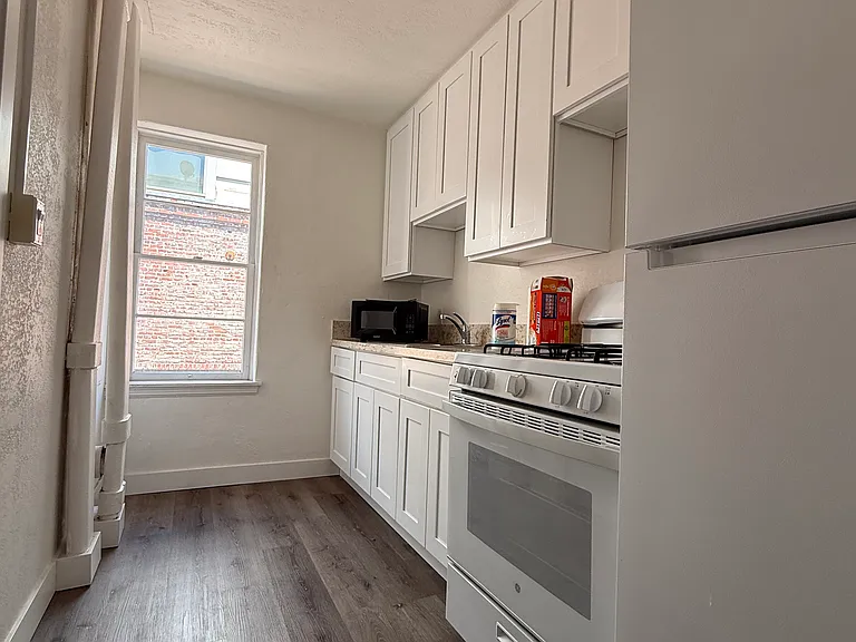 15 N Raymond Ave #13 — Photo 3