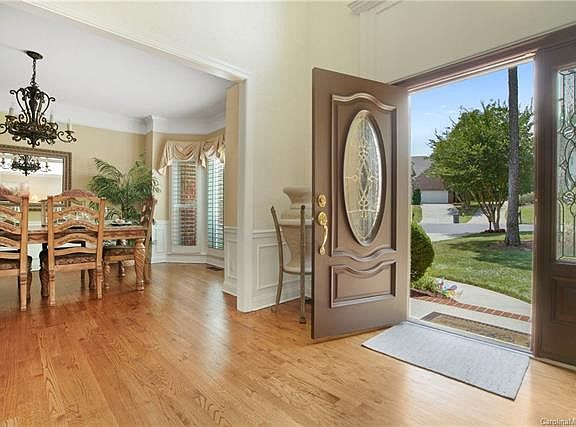 4th image of 7337 Versailles Ln