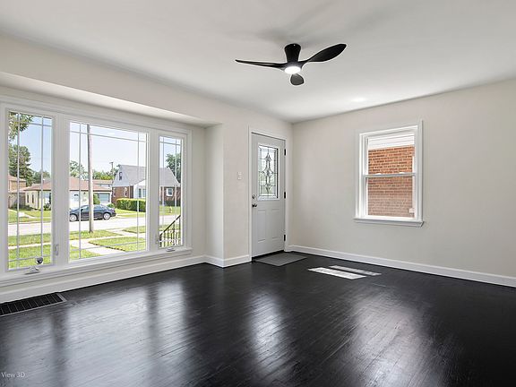 2nd image of 1476 Forest Ave
