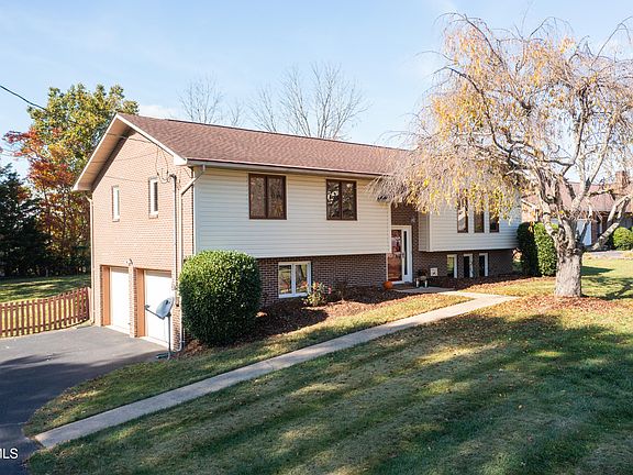 2nd image of 3002 Newbern Dr