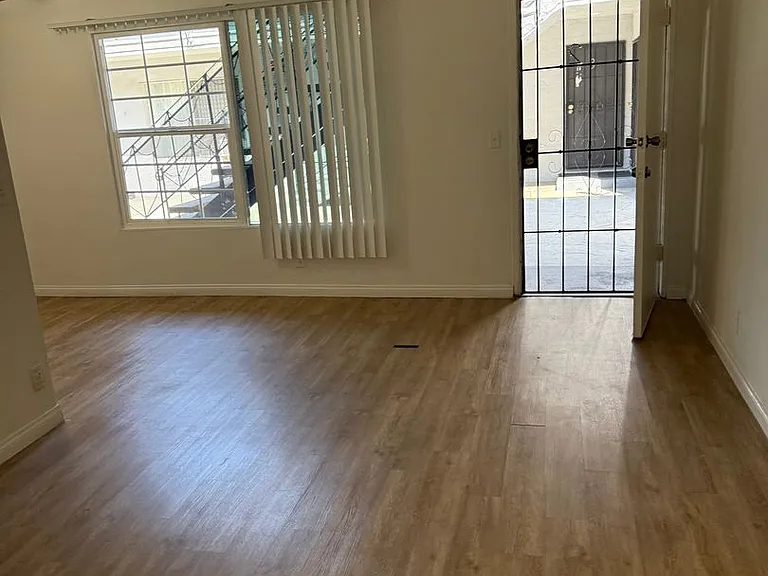 4729 San Vicente Blvd — Photo 14