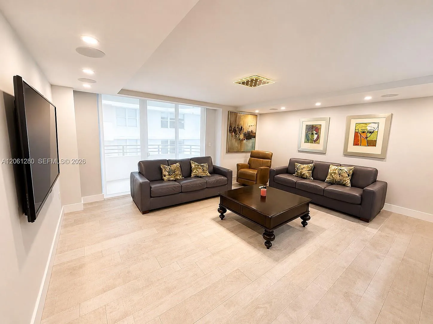 Oceanside Plaza Condo — Photo 3