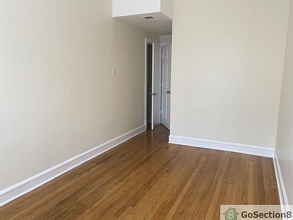 3rd image of 806 N Bishop St APT 2A