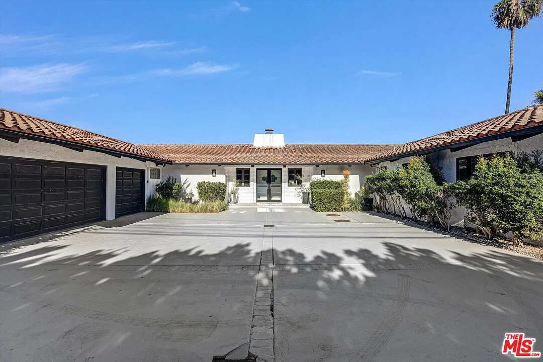 5 bed, 6.0 bath, 3800 sqft, $18,900 — Photo 2