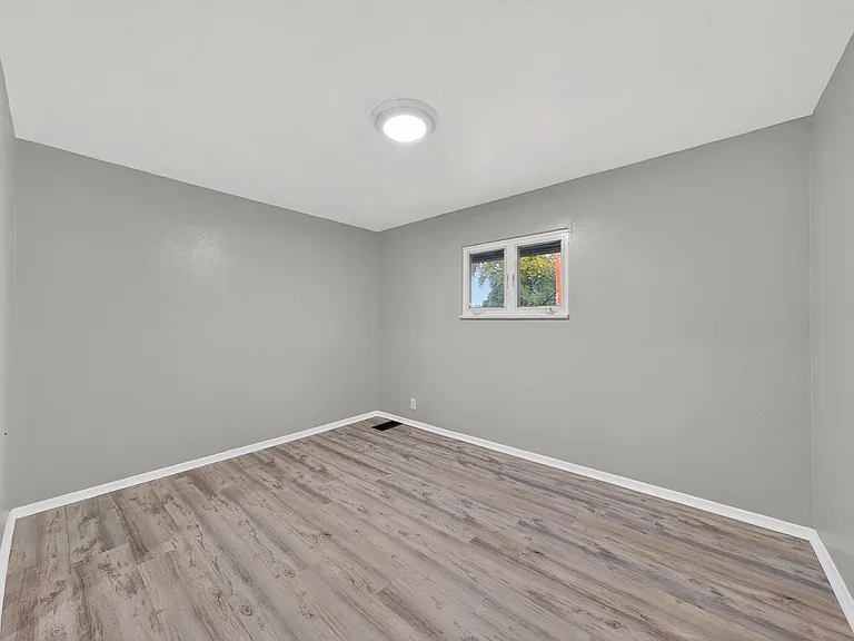 138 Grampian Rd — Photo 15