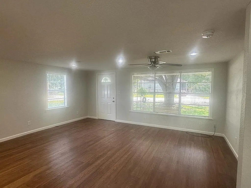 3 bed, 2.0 bath, 1190 sqft, $1,600 — Photo 4