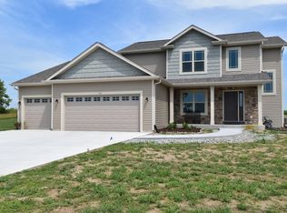 195 Village Line Rd, Sullivan, WI 53178