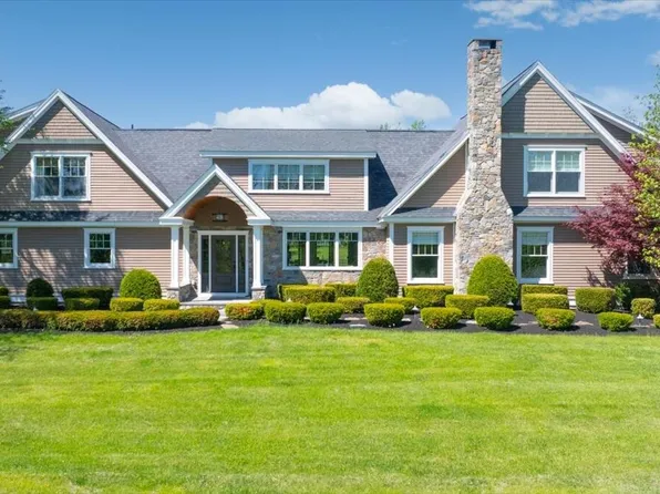 16 Eastern View Drive, Turner, ME 04282