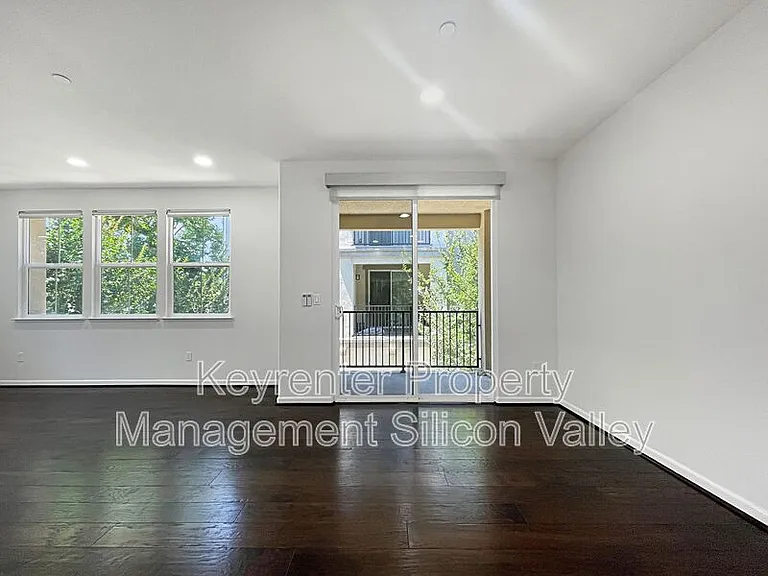 638 Cedarville Ln — Photo 6