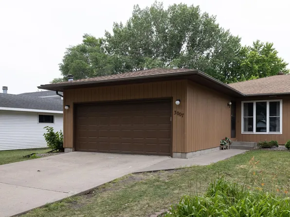 3007 18th St S, Fargo, ND 58103