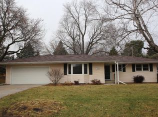 1467 Centennial Dr, Roseville, MN 55113