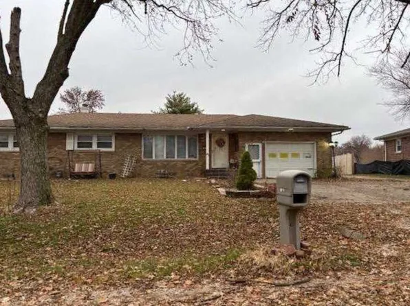 4351 Maple Dr, Galesburg, IL 61401