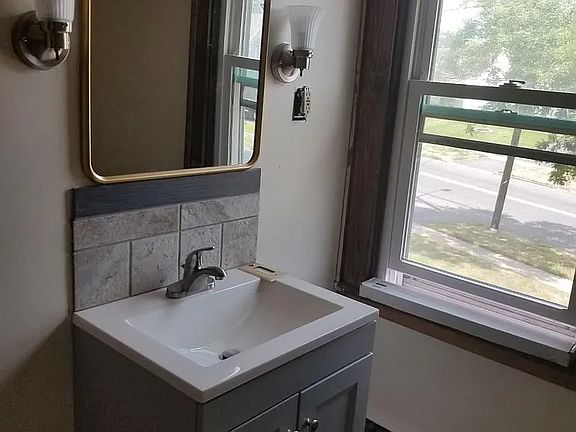 3rd image of 1421 E 7th St Floor 2