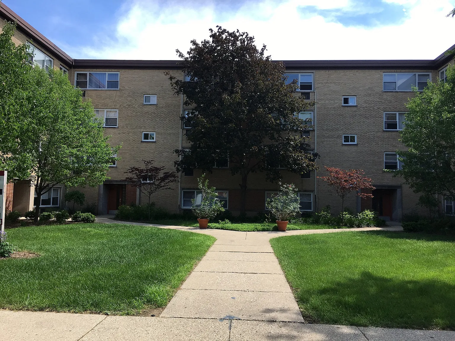 4921 Crain — Photo 1