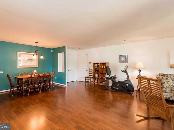 4th image of 40 Hearthstone Ct APT A