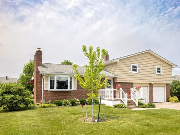 2930 Berkeley Rd, Erie, PA 16506