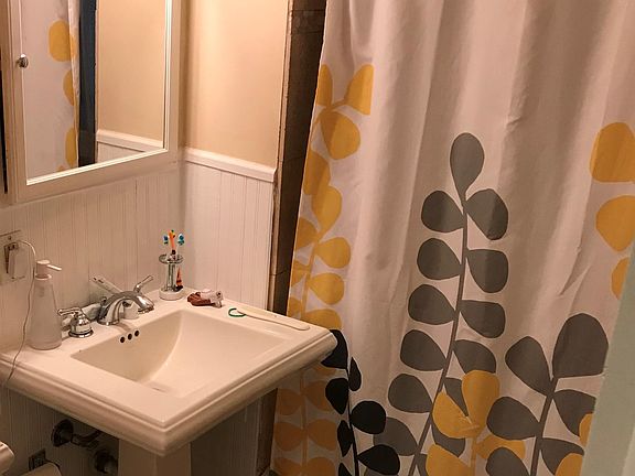3rd image of 4015 N Paulina St #1