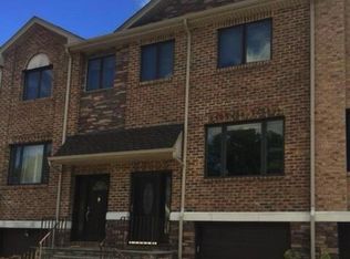122 North Dr, Staten Island, NY 10305