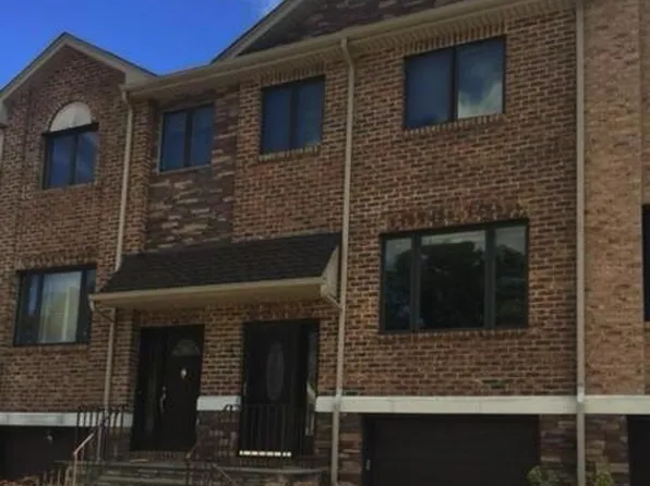 122 North Dr, Staten Island, NY 10305