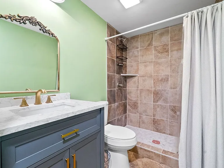 2200 Fairfax Dr — Photo 31