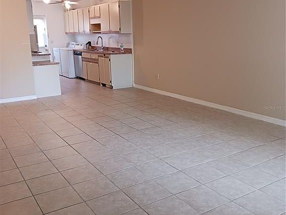 5th image of 512 W Rosewood Ln #1