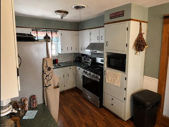 3rd image of 705 W Oriole St