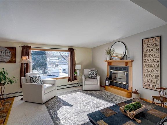 2nd image of 1103 Hillcrest Road