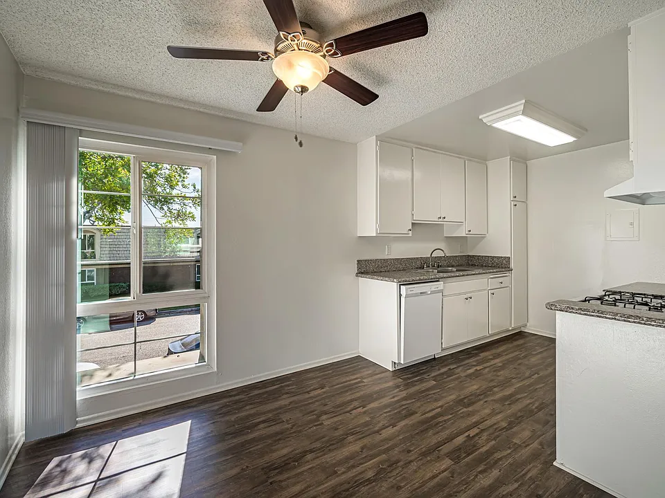 Del Monte Apartments