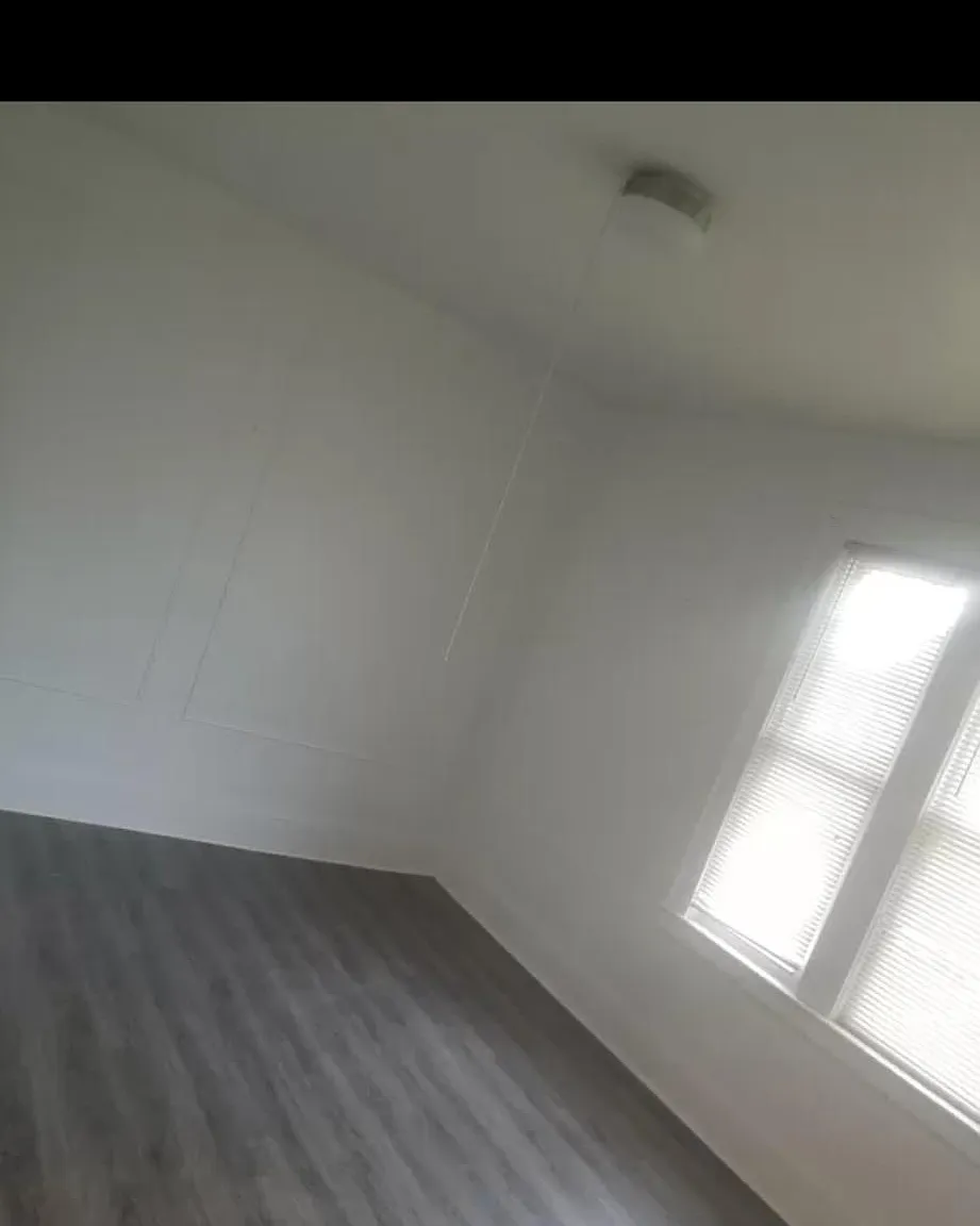 3 bed, $2,400 — Photo 2