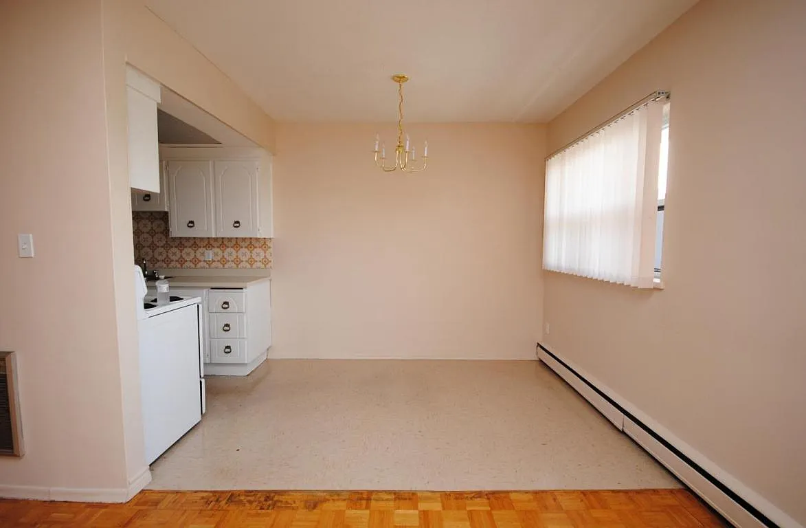 King Manor Apartments — Photo 4