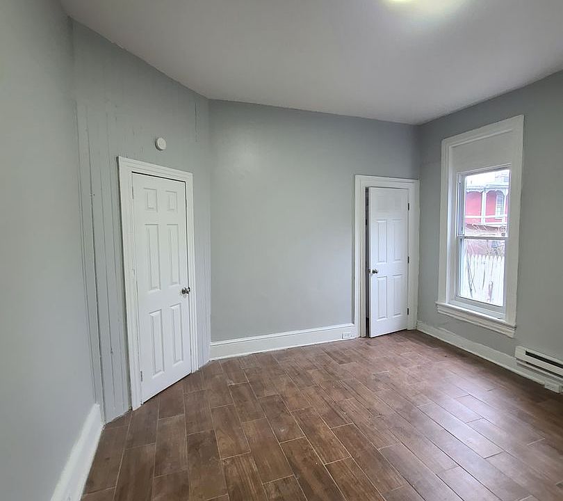 2nd image of 914 Franklin St #1R