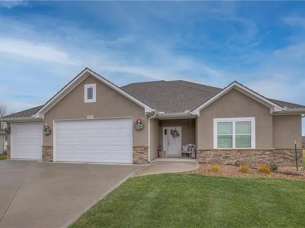 22615 Cole Ct, Peculiar, MO 64078