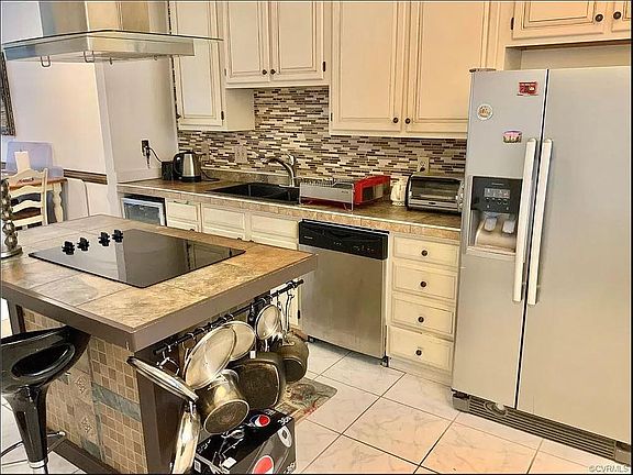 5th image of 10926 Bush Lake Ln
