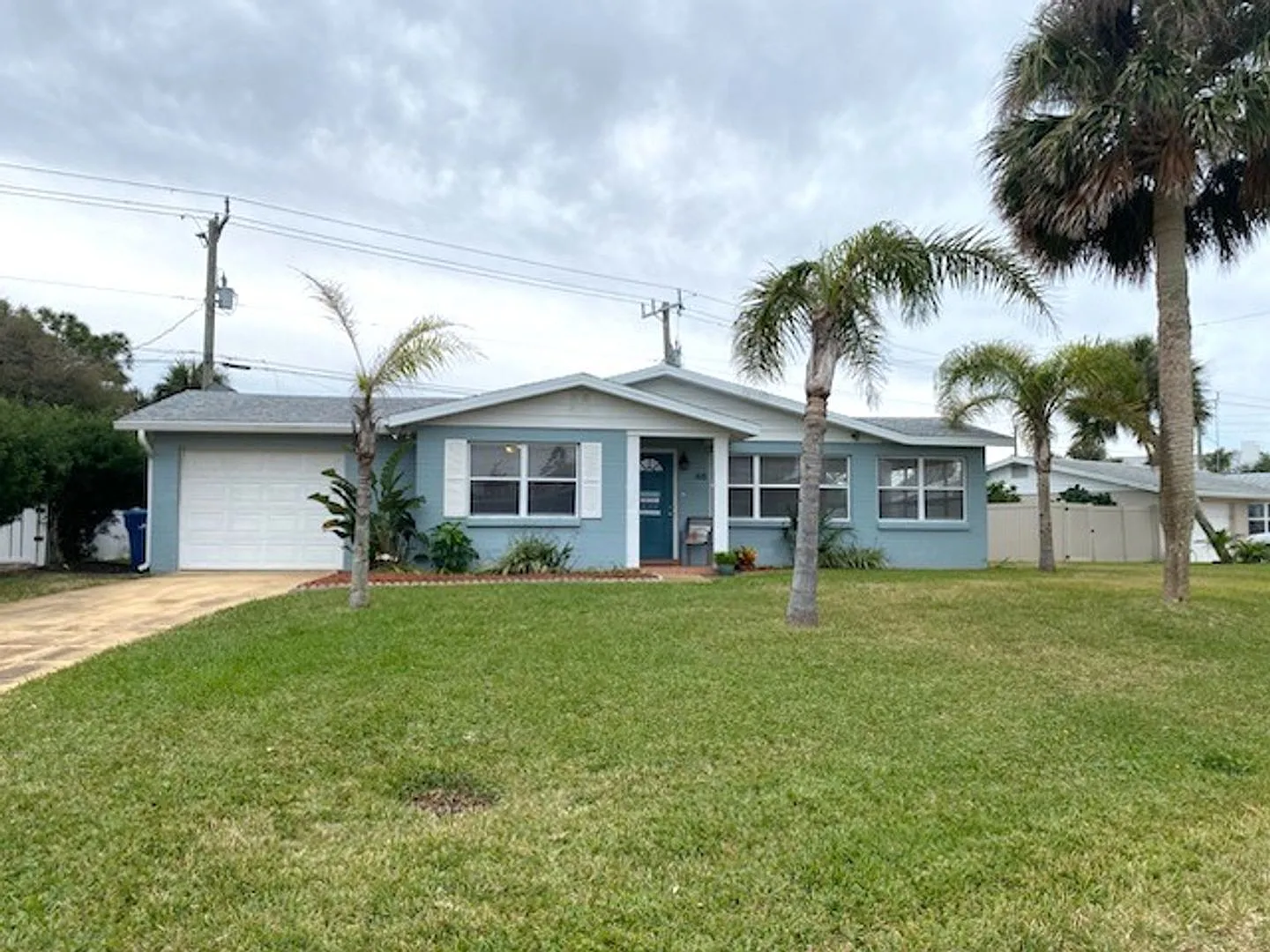 Adorable Beachside Bungalow! — Photo 1