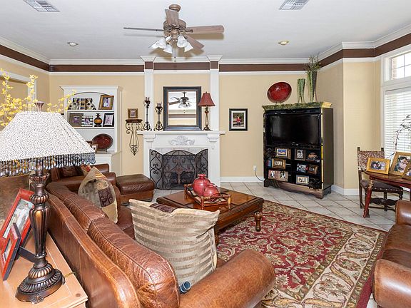 4th image of 1818 Parkwood Dr